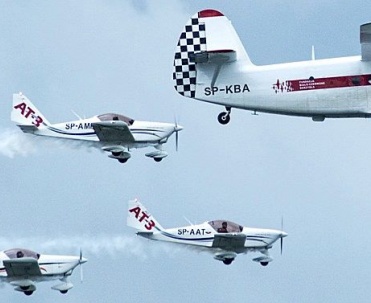 Pokazy lotnicze Air Show - Widowiskowe pokazy lotnicze na Mazurach, organizowane m.in. w Giżycku, dla miłośników lotnictwa.