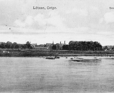 1914, Panorama Giżycka nad Jeziorem Niegocin - Rozległa panorama miasta z 1914 roku, z widokiem na tereny nad Jeziorem Niegocin, zachodnim odcinkiem Kanału Giżyckiego.